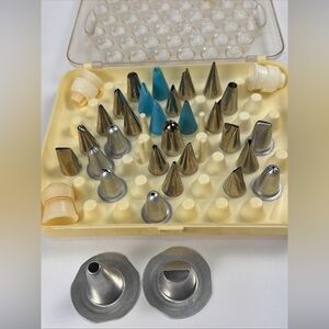 Ateco 33 Piece Cake Decorating Tube Tip Set in case